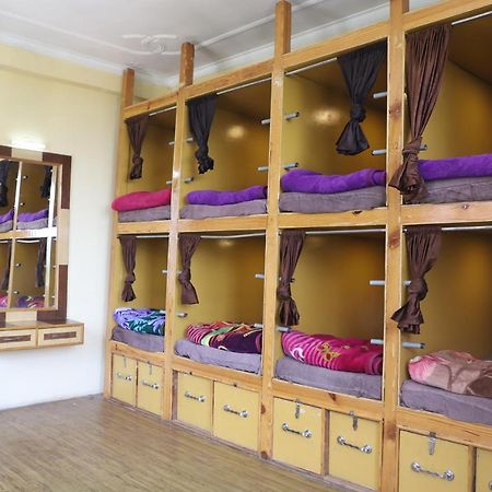 Indian Backpackers Hostel Manāli Екстериор снимка