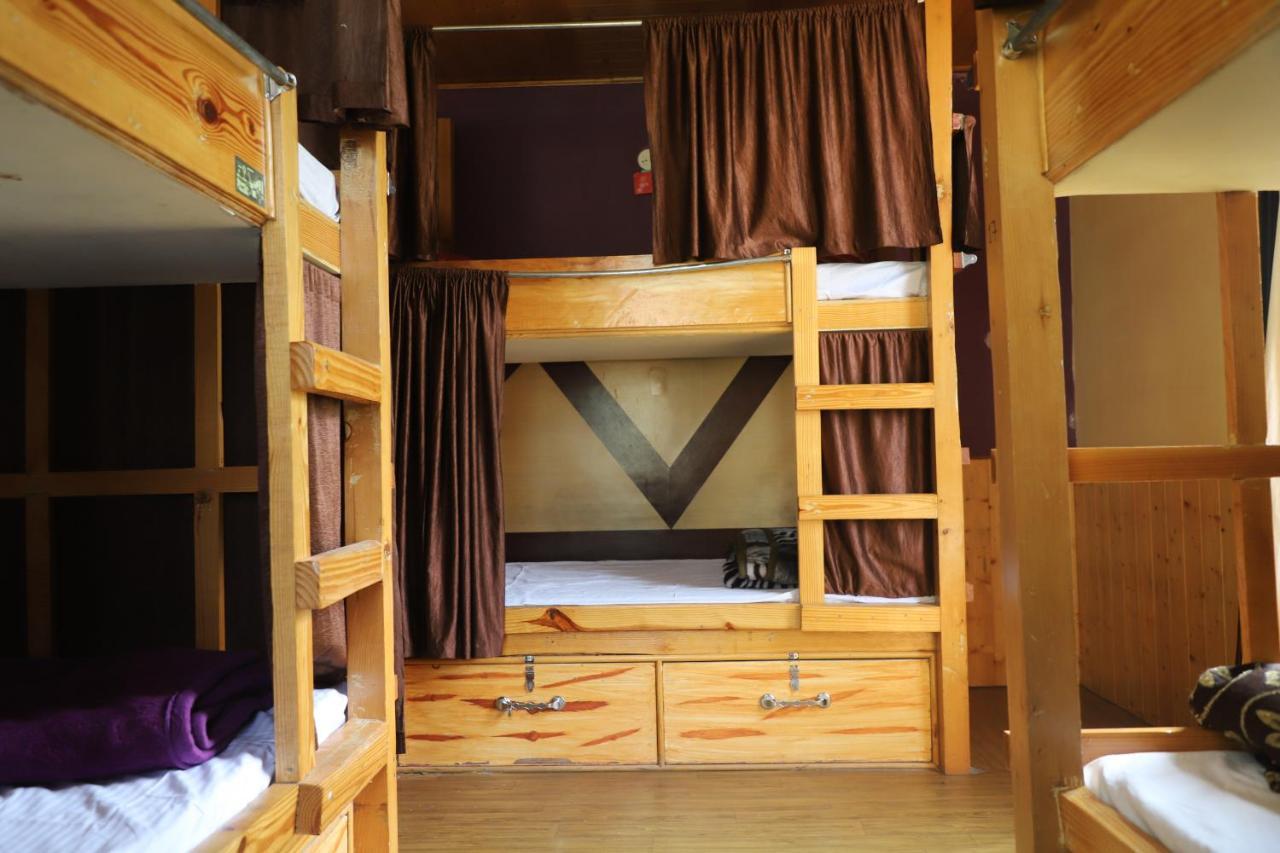Indian Backpackers Hostel Manāli Екстериор снимка
