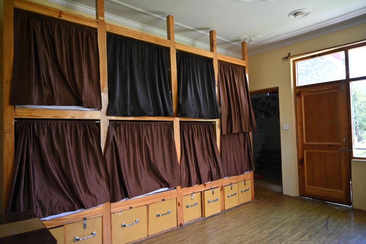 Indian Backpackers Hostel Manāli Екстериор снимка