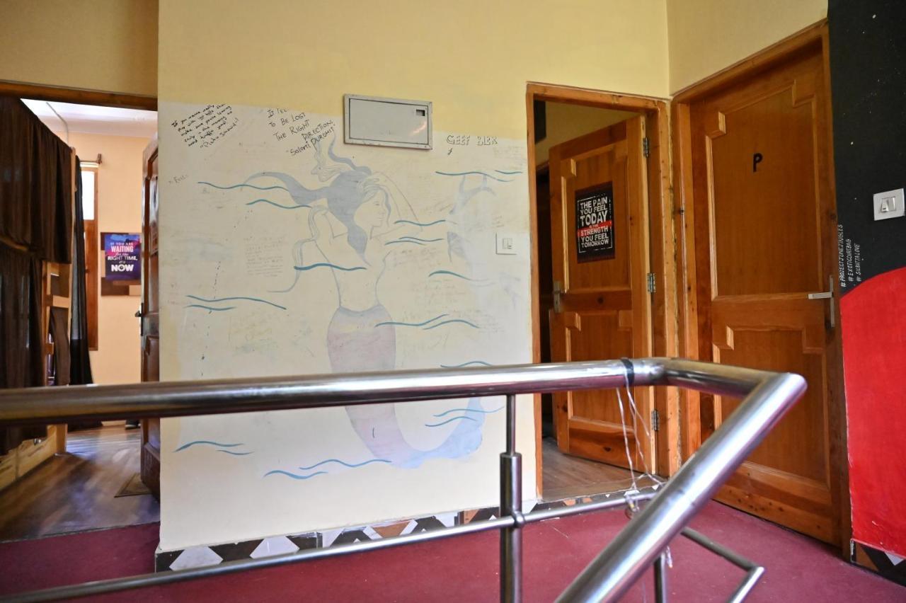 Indian Backpackers Hostel Manāli Екстериор снимка