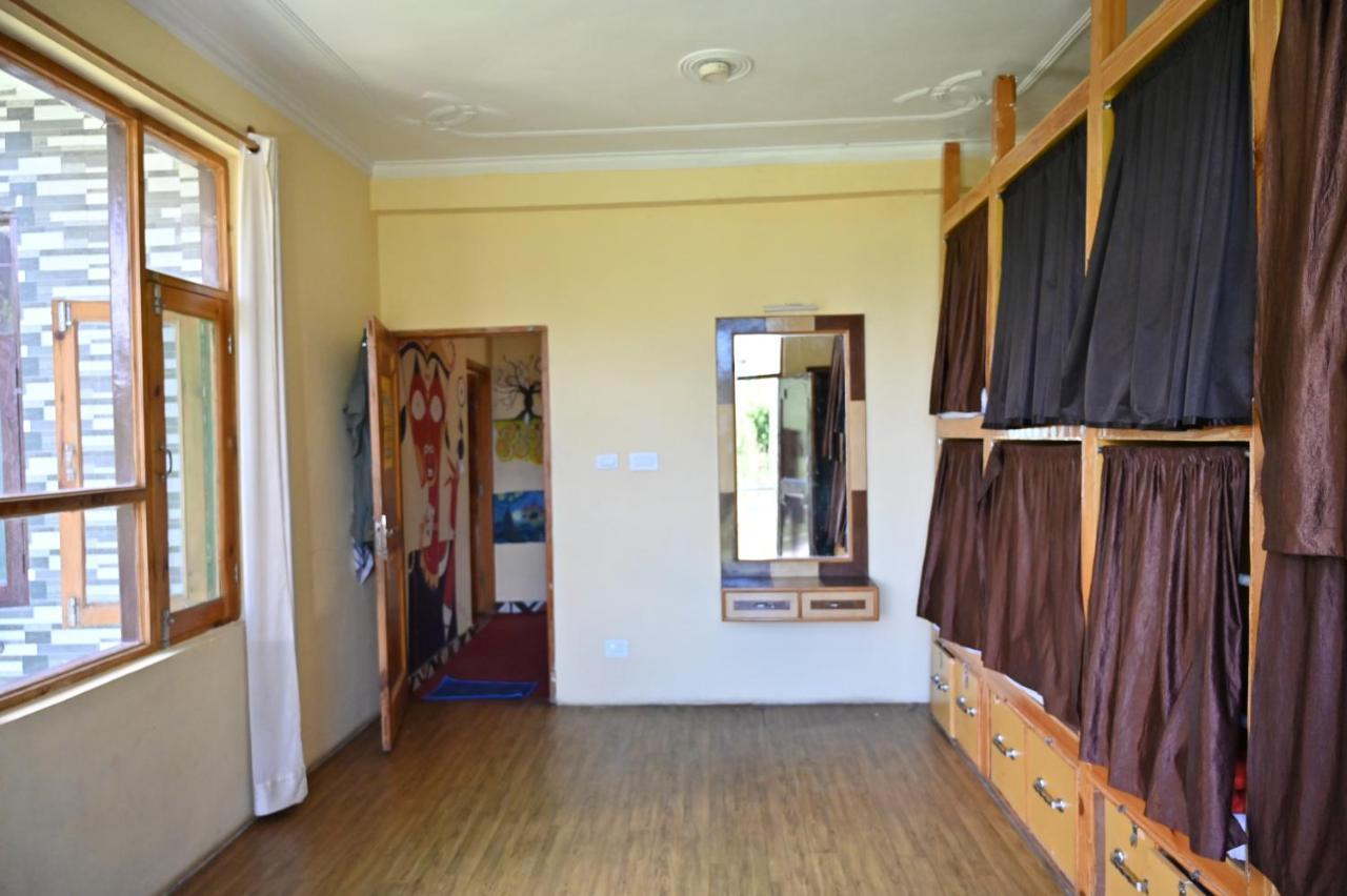 Indian Backpackers Hostel Manāli Екстериор снимка