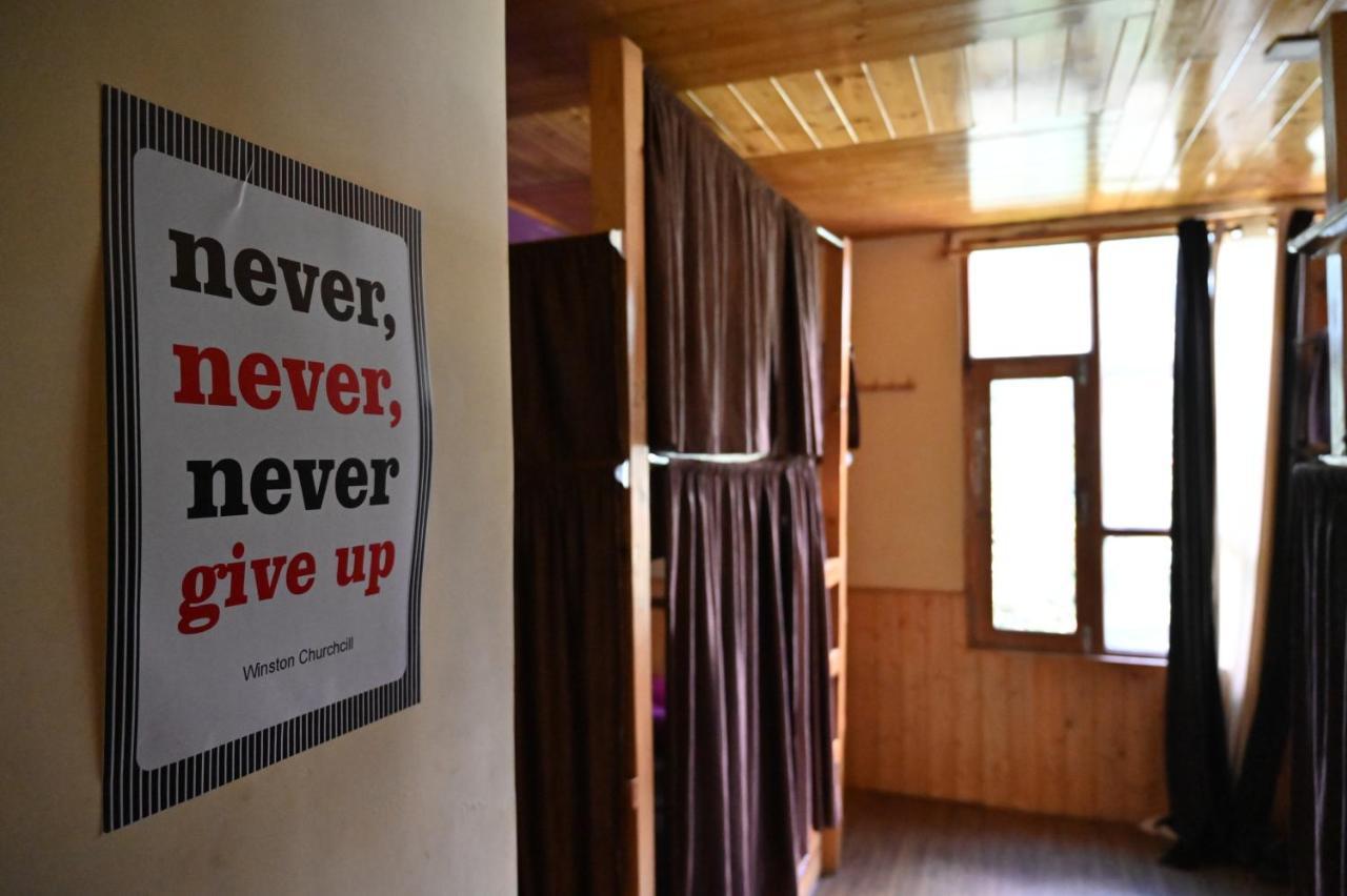 Indian Backpackers Hostel Manāli Екстериор снимка
