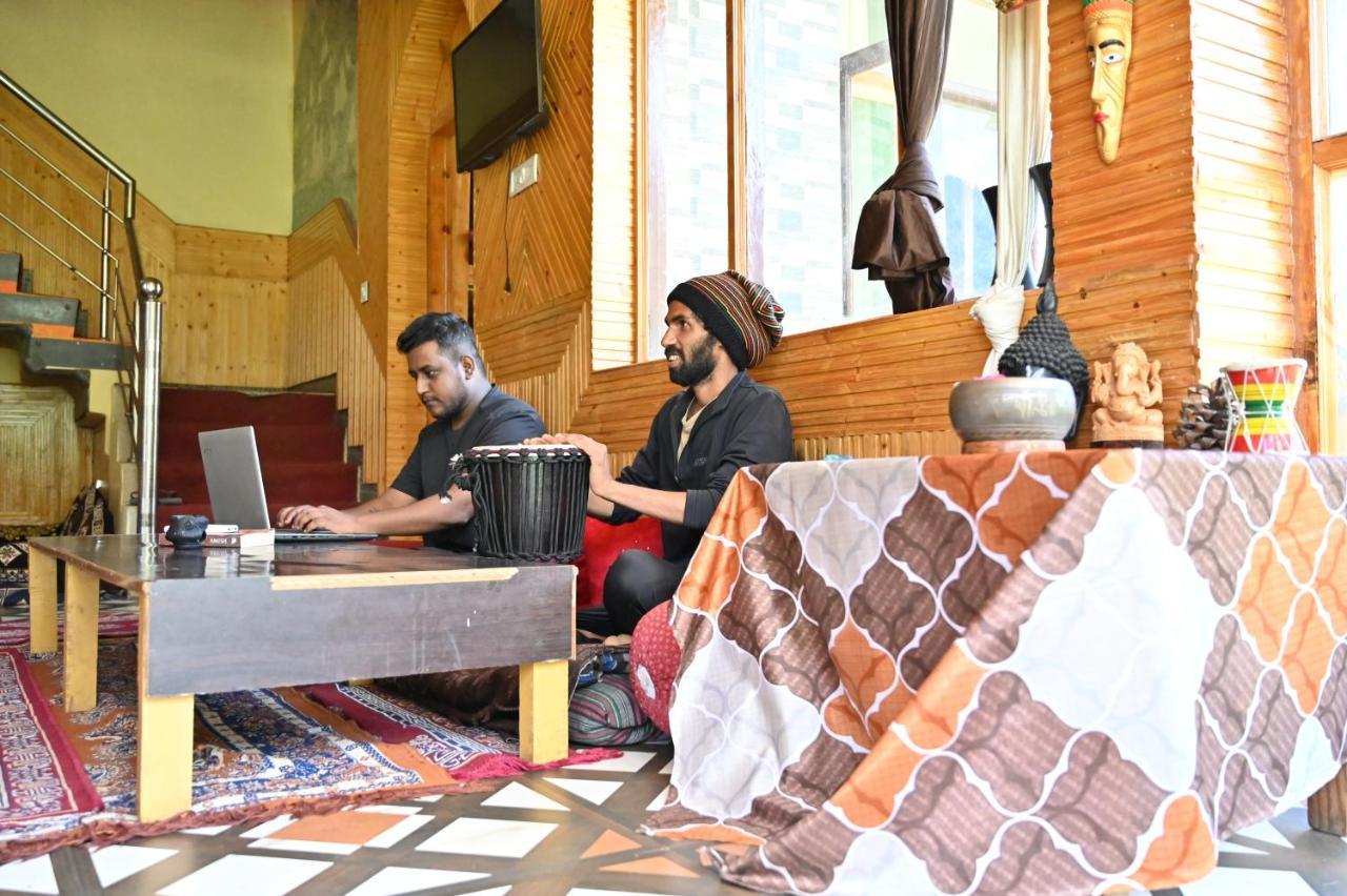 Indian Backpackers Hostel Manāli Екстериор снимка