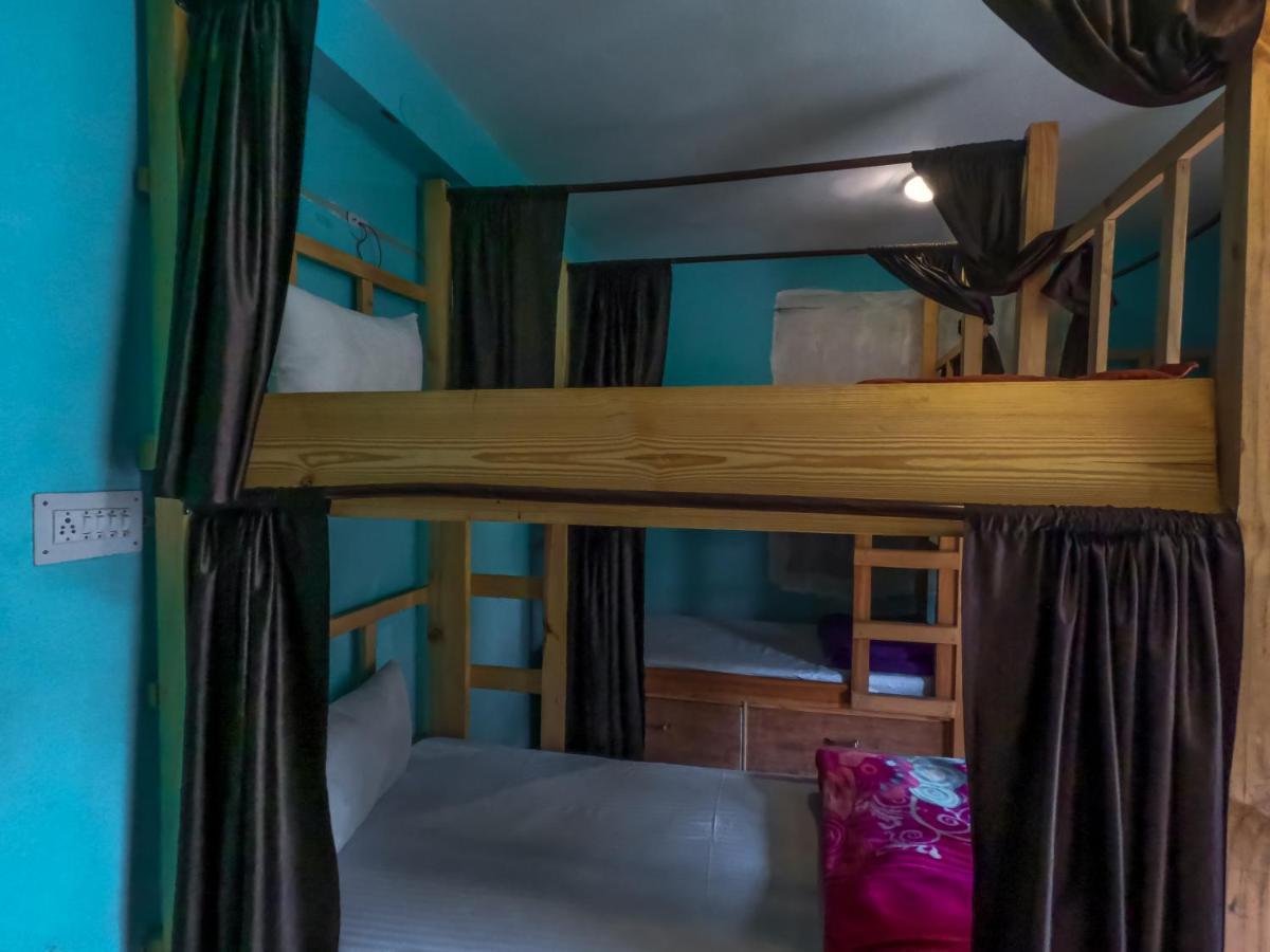 Indian Backpackers Hostel Manāli Екстериор снимка