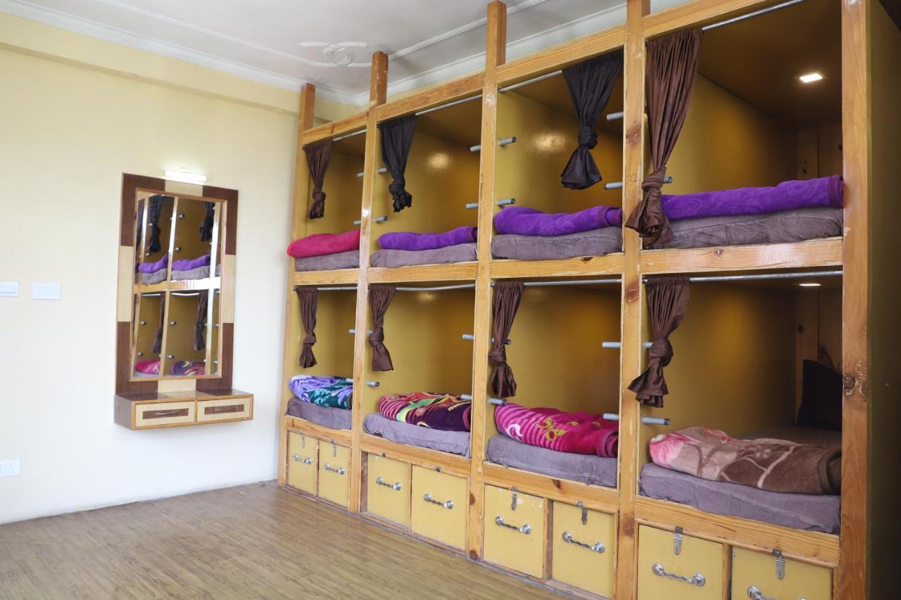Indian Backpackers Hostel Manāli Екстериор снимка