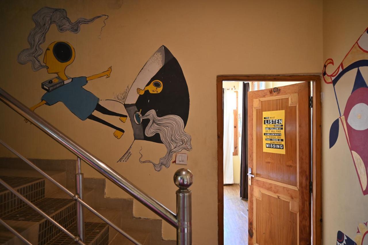 Indian Backpackers Hostel Manāli Екстериор снимка