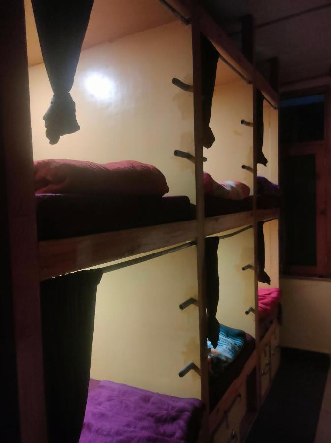 Indian Backpackers Hostel Manāli Екстериор снимка